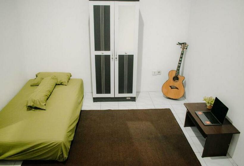 호스텔 Sepohon Kost