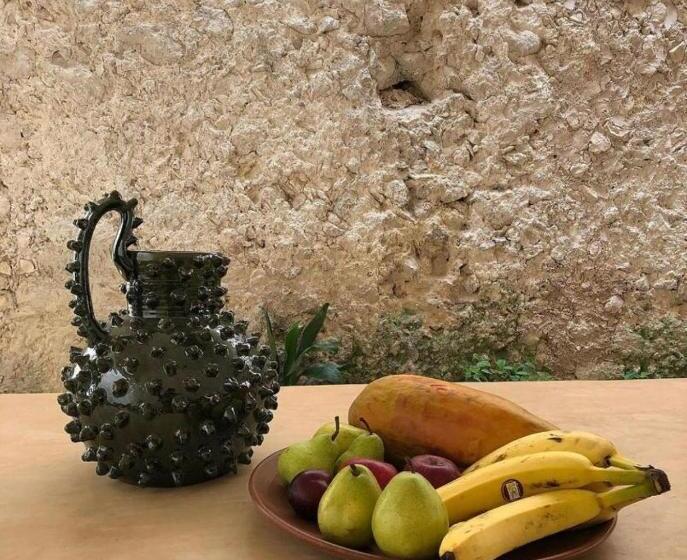 تختخواب و صبحانه Bajo Las Hojas