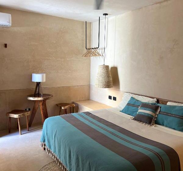 تختخواب و صبحانه Bajo Las Hojas