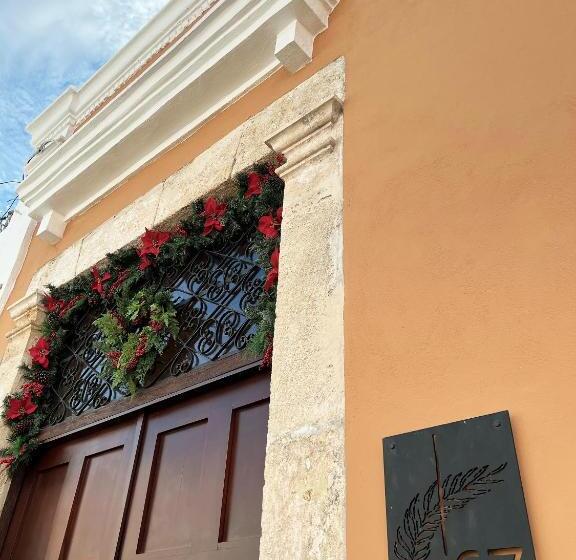 تختخواب و صبحانه Bajo Las Hojas