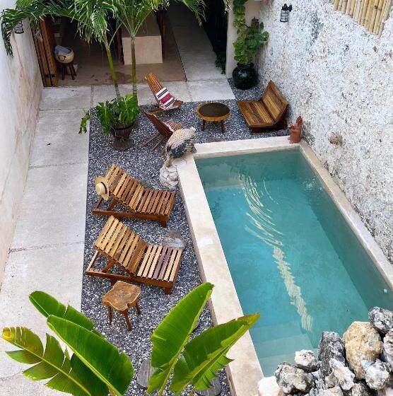 تختخواب و صبحانه Bajo Las Hojas