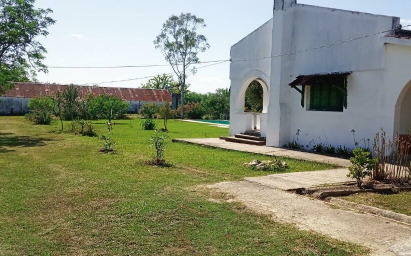 تختخواب و صبحانه Estancia Turística El Ombú