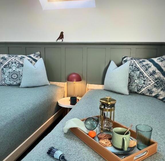 민박 Thistledown Lodge