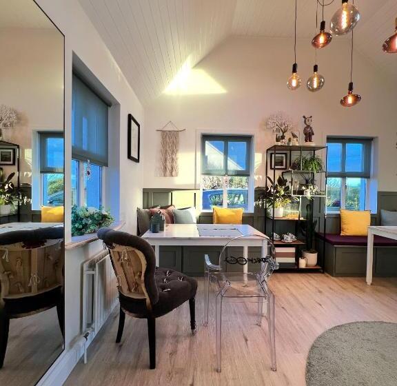 민박 Thistledown Lodge