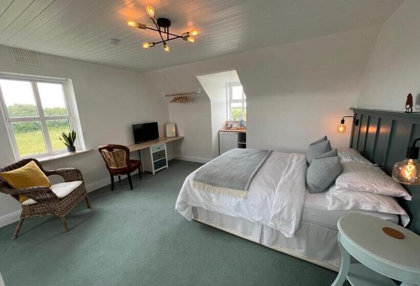 مبيت وإفطار Thistledown Lodge