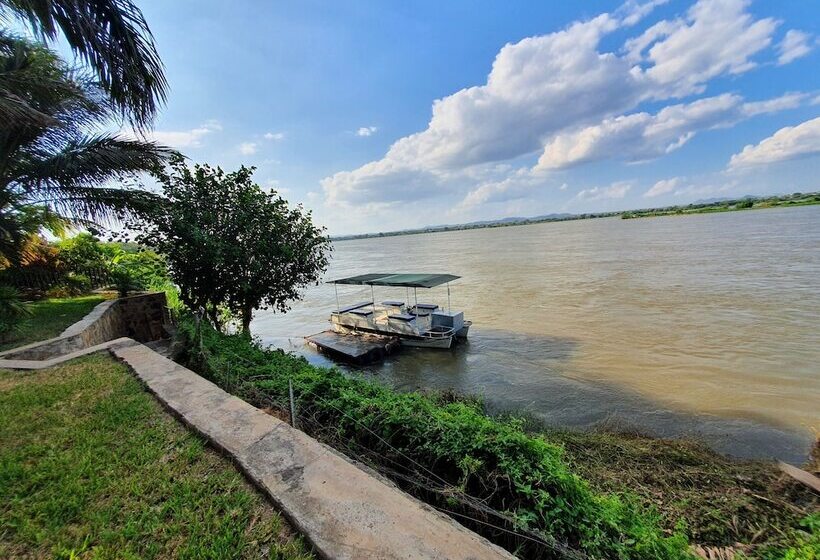 مبيت وإفطار Zambezi Riverside Accommodation