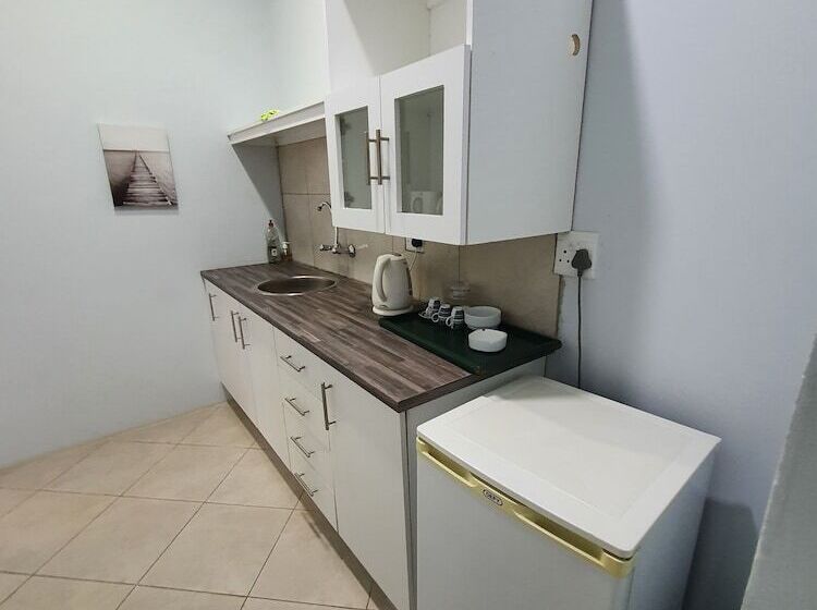 مبيت وإفطار Zambezi Riverside Accommodation