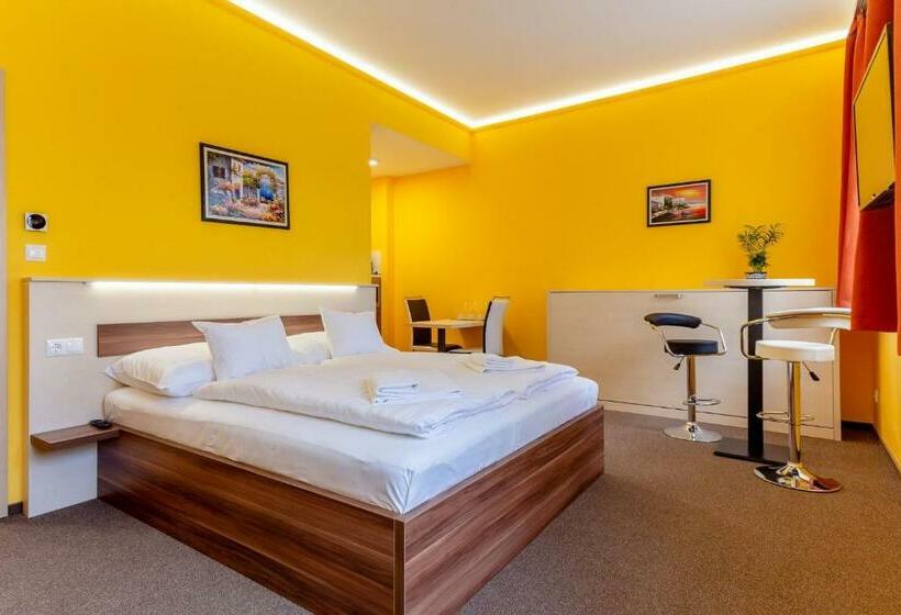 Hostel Mayer Superior Veszprem