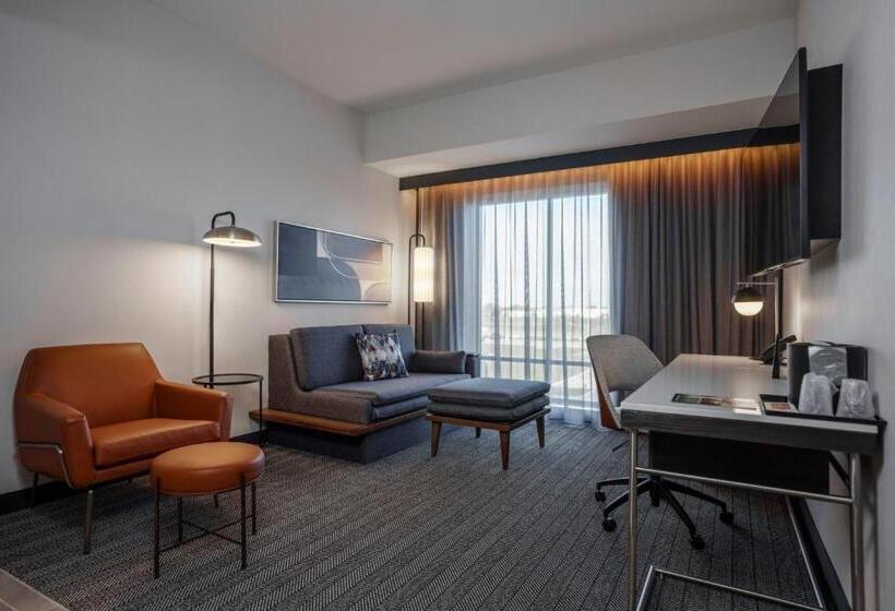 فندق Courtyard By Marriott Indianapolis Fishers