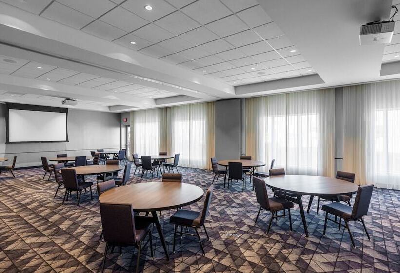 فندق Courtyard By Marriott Indianapolis Fishers