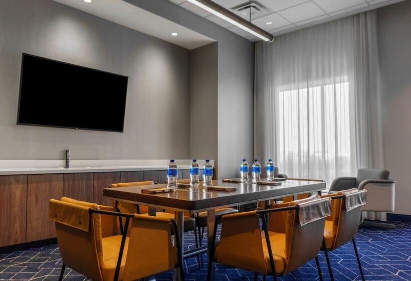 فندق Courtyard By Marriott Indianapolis Fishers