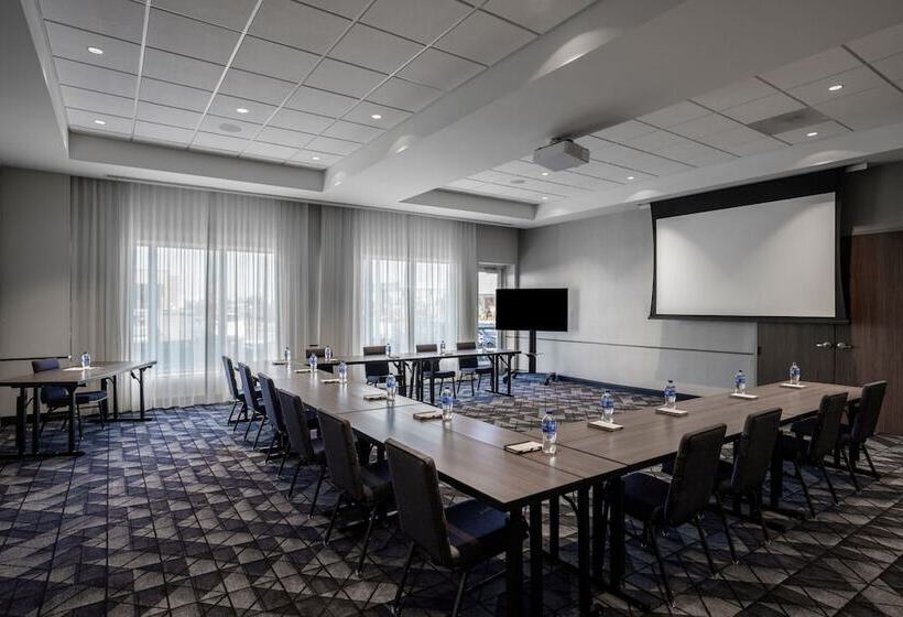 فندق Courtyard By Marriott Indianapolis Fishers