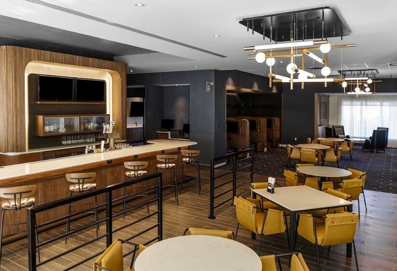 فندق Courtyard By Marriott Indianapolis Fishers