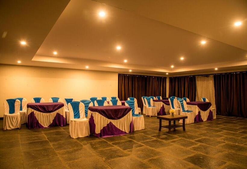 בית מלון כפרי Dandeli Tiger Cottages