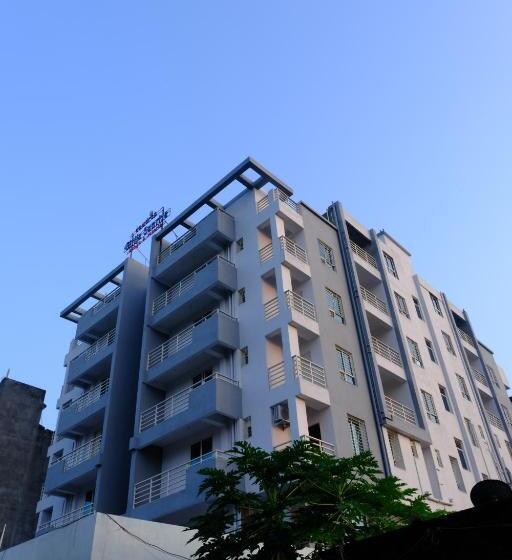 ホテル Girija Sunrise