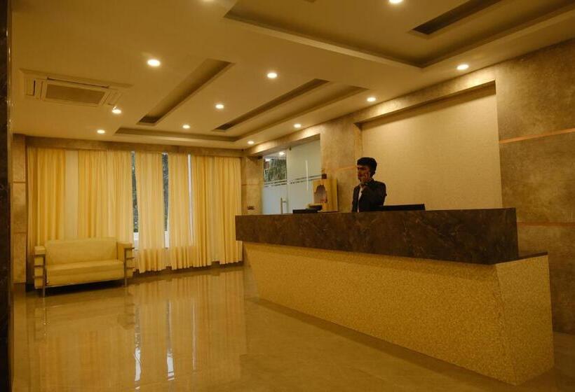 ホテル Girija Sunrise