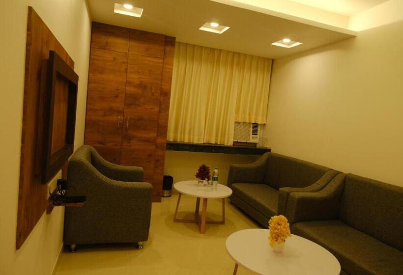 ホテル Girija Sunrise