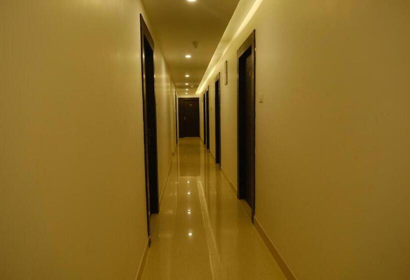 ホテル Girija Sunrise