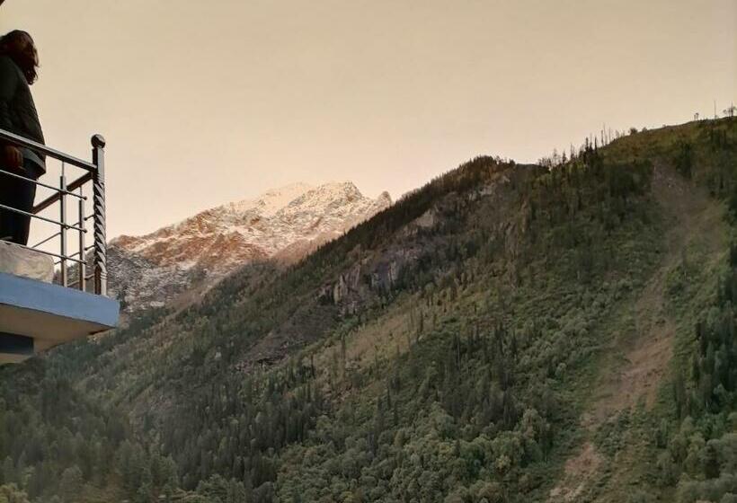 Отель Café Kush