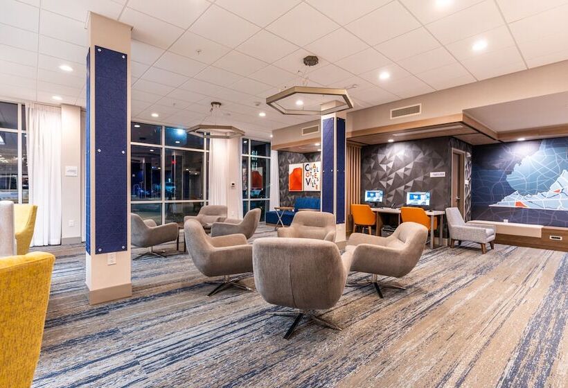 Отель Holiday Inn Express & Suites Charlottesville, An Ihg