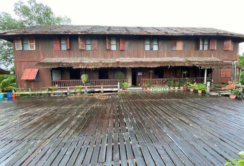 Отель Oyo 90328 Lamin Dana Cultural Lodge