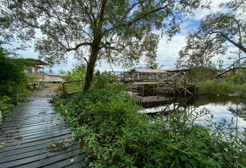 Отель Oyo 90328 Lamin Dana Cultural Lodge