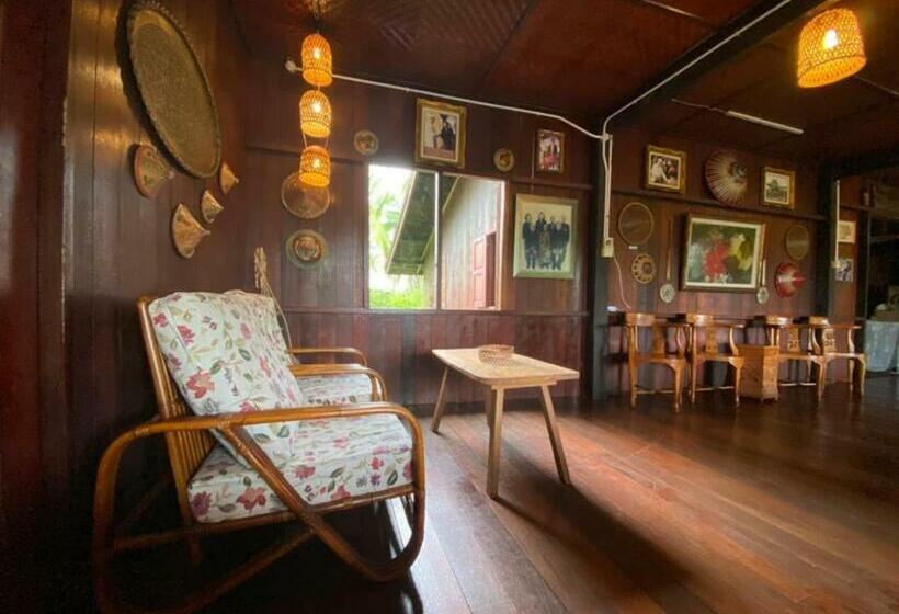 Отель Oyo 90328 Lamin Dana Cultural Lodge