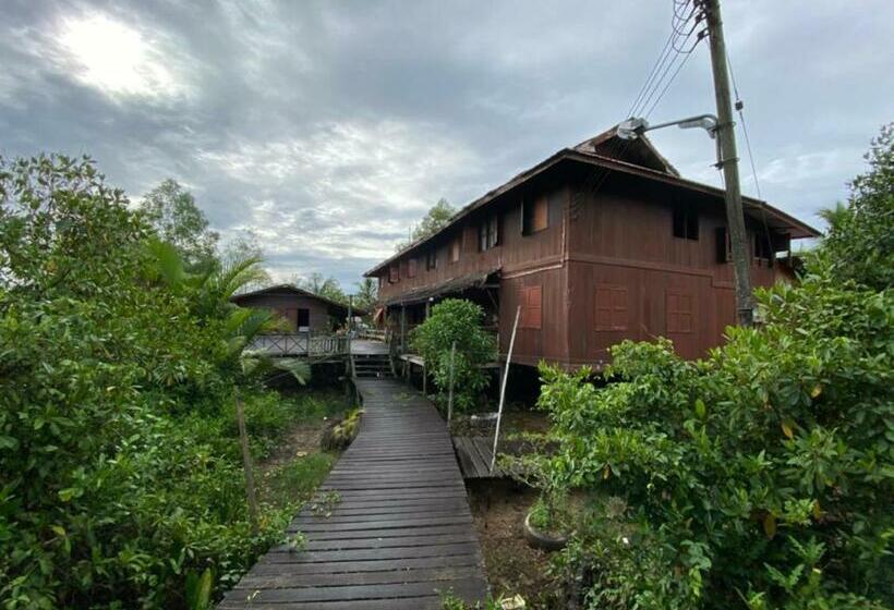 Отель Oyo 90328 Lamin Dana Cultural Lodge