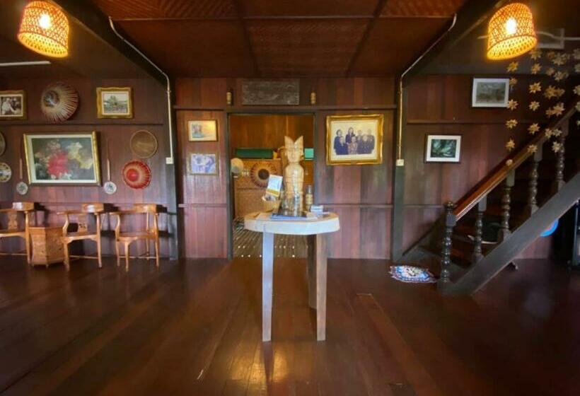 Отель Oyo 90328 Lamin Dana Cultural Lodge