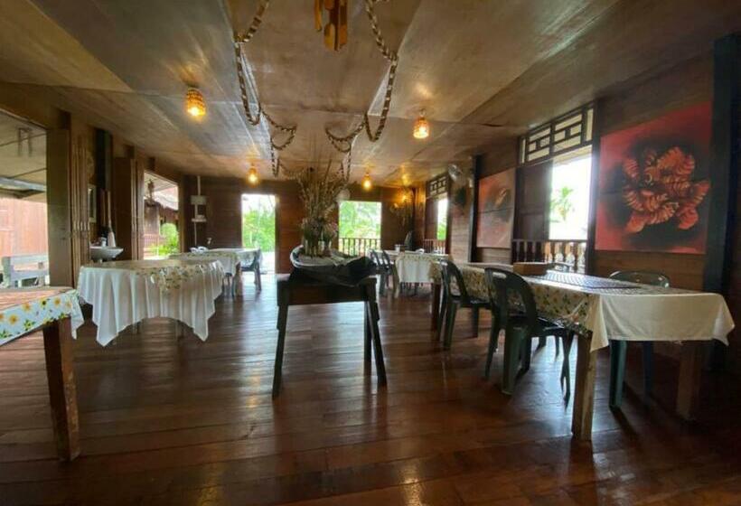 Отель Oyo 90328 Lamin Dana Cultural Lodge