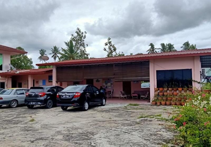 فندق Oyo 90349 Anique Hoemstay