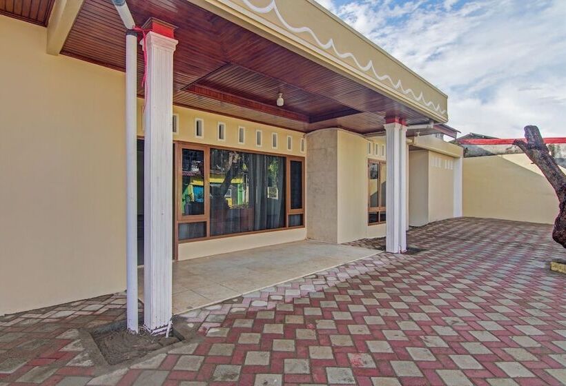 호텔 Capital O 90643 Suri Guest House Syariah