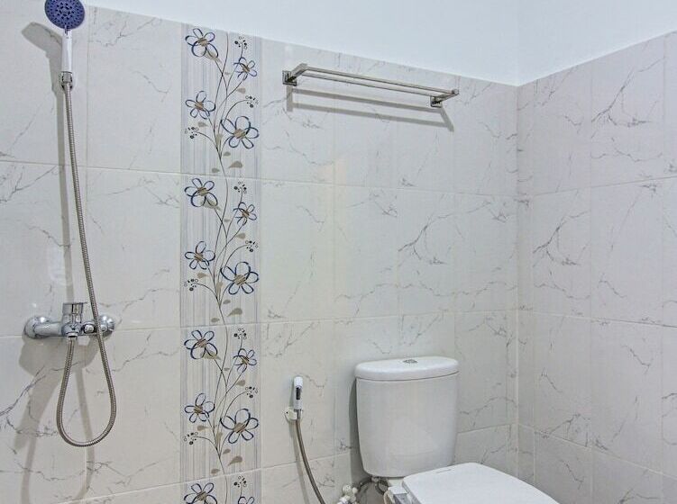 호텔 Capital O 90643 Suri Guest House Syariah