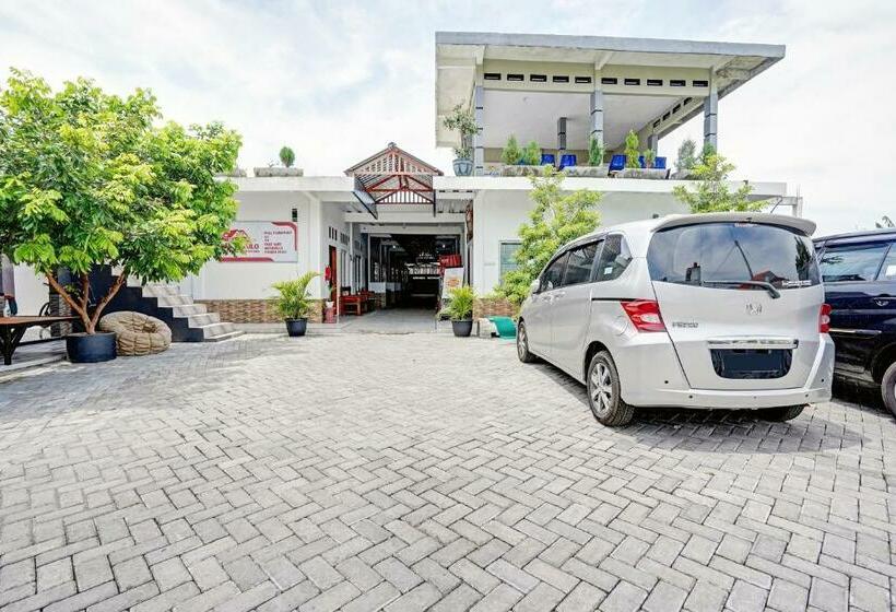 Отель Oyo 90678 Omah Kulo Guest House