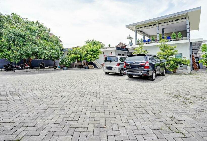 Отель Oyo 90678 Omah Kulo Guest House