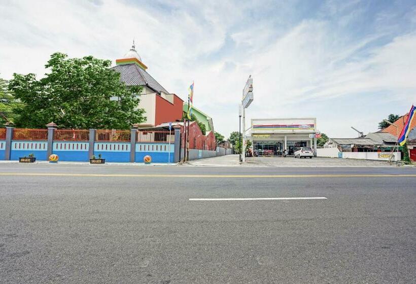 Отель Oyo 90678 Omah Kulo Guest House