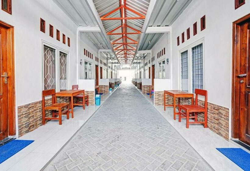 Отель Oyo 90678 Omah Kulo Guest House