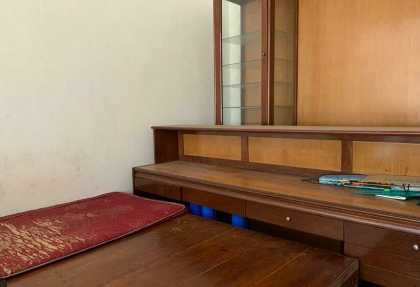 酒店 Oyo 90699 Yellow White Guesthouse Palu