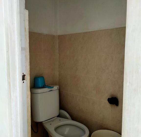 酒店 Oyo 90699 Yellow White Guesthouse Palu