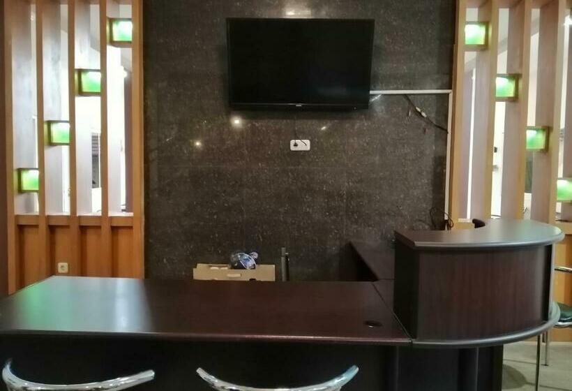 Hotel Oyo 90703 Wisma Putri Ibu, T