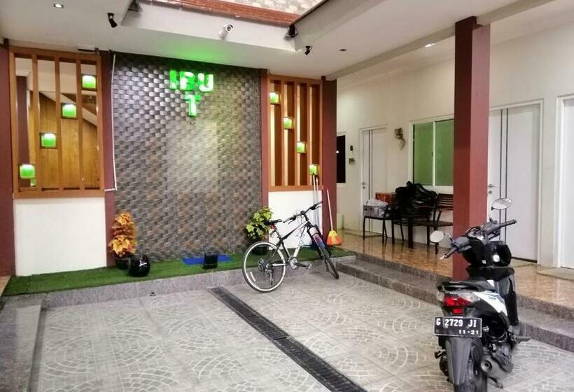 Hotel Oyo 90703 Wisma Putri Ibu, T