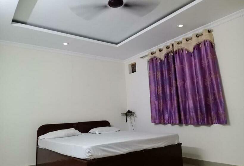 Отель Ss  And Restaurant By Wb Inn