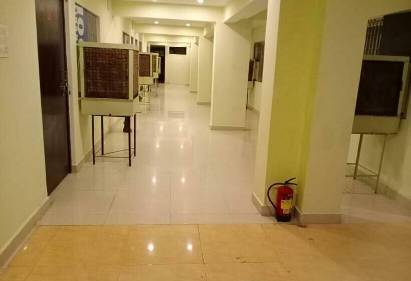 Отель Ss  And Restaurant By Wb Inn