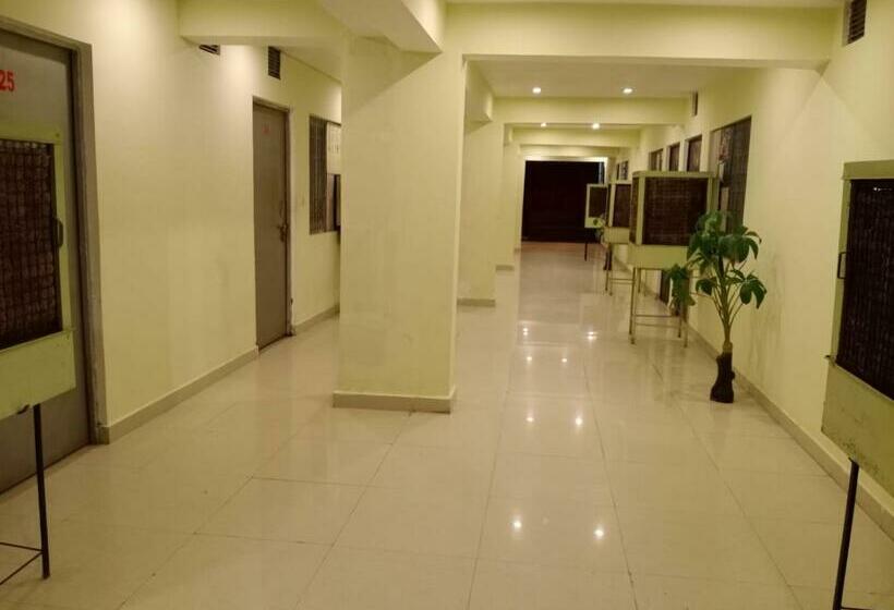 Отель Ss  And Restaurant By Wb Inn