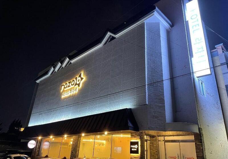 בית מלון כפרי Raza B