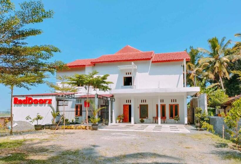 בית מלון כפרי Reddoorz At Omah Candi Sari Near Airport Yia