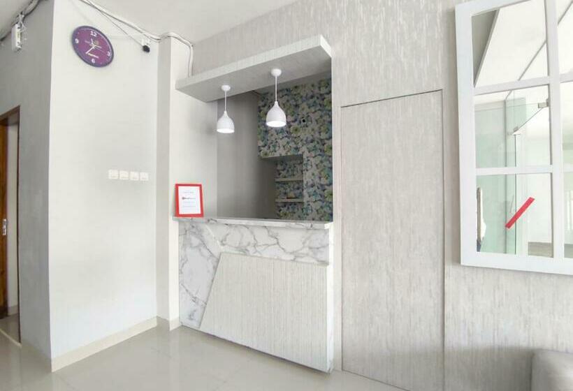 酒店 Reddoorz Syariah Near Gor Satria Area