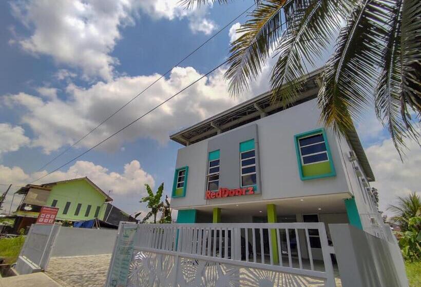 酒店 Reddoorz Syariah Near Gor Satria Area