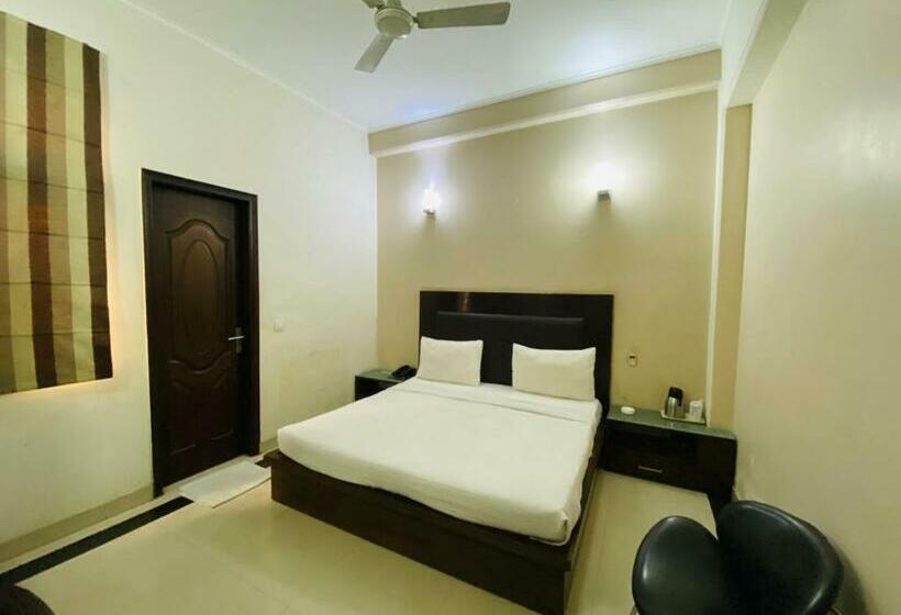 Hotel Lloyd Residency Nehru Place