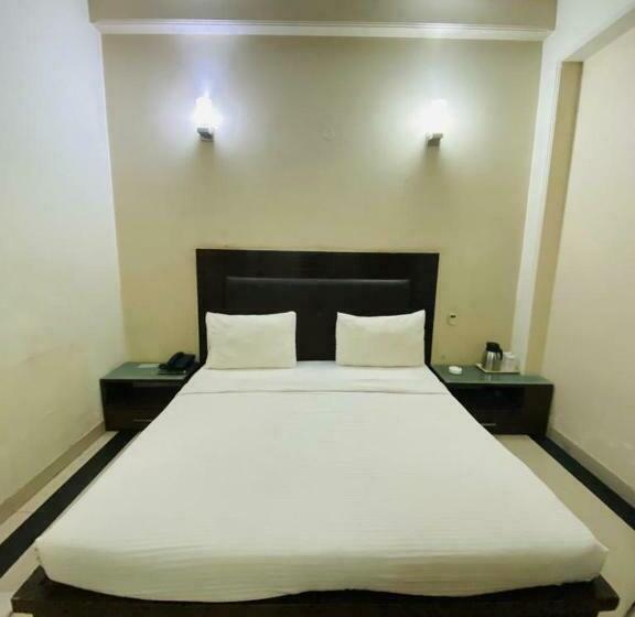 Hotel Lloyd Residency Nehru Place